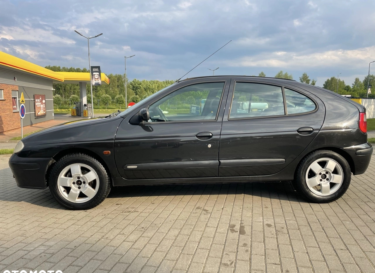 Volvo V40 cena 79000 przebieg: 64000, rok produkcji 2018 z Kłodawa małe 211